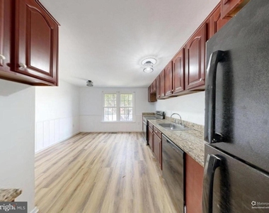 8105 Kenova Lane - Photo Thumbnail 24
