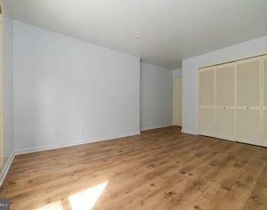 3176 Summit Square Drive - Photo Thumbnail 29