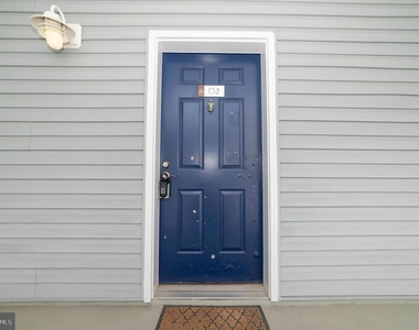 3176 Summit Square Drive - Photo Thumbnail 9