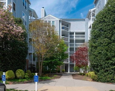3176 Summit Square Drive - Photo Thumbnail 1