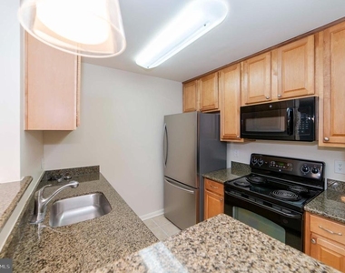 3176 Summit Square Drive - Photo Thumbnail 15
