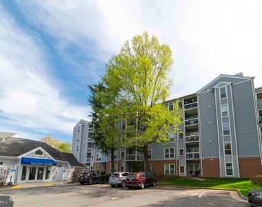 3176 Summit Square Drive - Photo Thumbnail 5