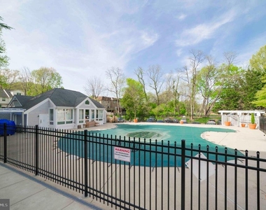 3176 Summit Square Drive - Photo Thumbnail 43