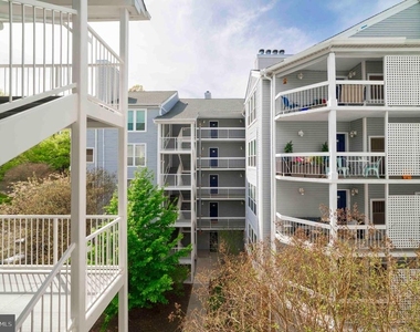 3176 Summit Square Drive - Photo Thumbnail 8