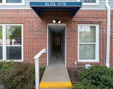 3176 Summit Square Drive - Photo Thumbnail 6