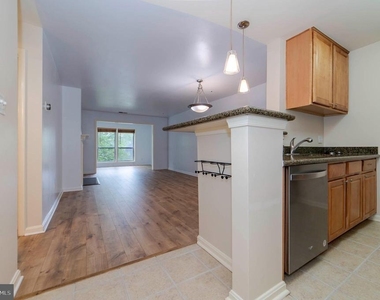 3176 Summit Square Drive - Photo Thumbnail 12