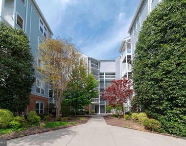 3176 Summit Square Drive - Photo Thumbnail 4