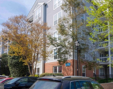 3176 Summit Square Drive - Photo Thumbnail 2