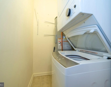 3176 Summit Square Drive - Photo Thumbnail 36