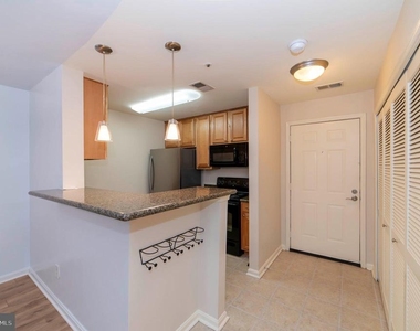 3176 Summit Square Drive - Photo Thumbnail 14