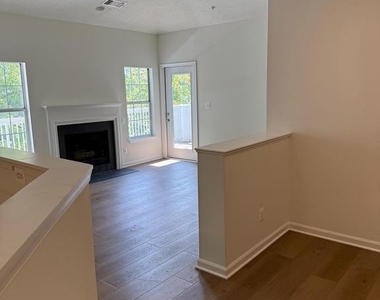1704 Lake Shore Crest Drive - Photo Thumbnail 8