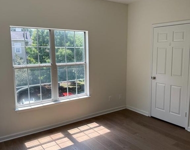 1704 Lake Shore Crest Drive - Photo Thumbnail 12