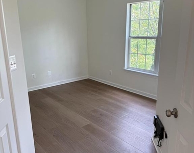 1704 Lake Shore Crest Drive - Photo Thumbnail 10