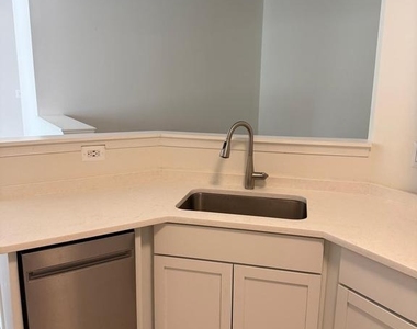 1704 Lake Shore Crest Drive - Photo Thumbnail 4