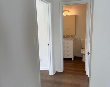 1704 Lake Shore Crest Drive - Photo Thumbnail 11