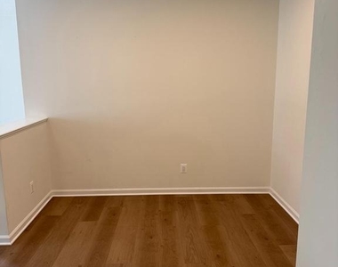1704 Lake Shore Crest Drive - Photo Thumbnail 9