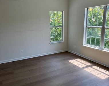 1704 Lake Shore Crest Drive - Photo Thumbnail 13