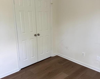 1704 Lake Shore Crest Drive - Photo Thumbnail 18