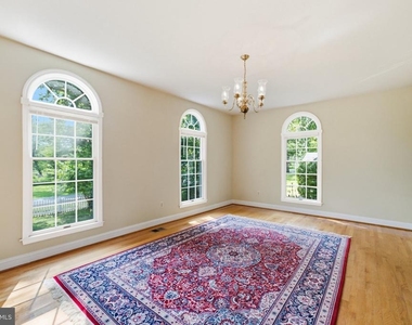 2725 Oldewood Drive - Photo Thumbnail 3