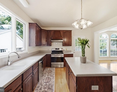 2725 Oldewood Drive - Photo Thumbnail 9