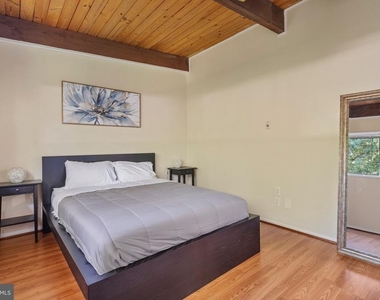 4907 Americana Drive - Photo Thumbnail 17