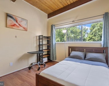 4907 Americana Drive - Photo Thumbnail 14