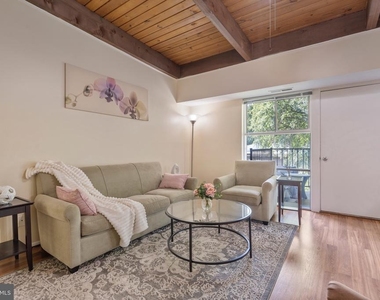 4907 Americana Drive - Photo Thumbnail 3