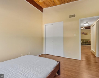4907 Americana Drive - Photo Thumbnail 15