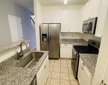 2665 Manhattan Place - Photo Thumbnail 5