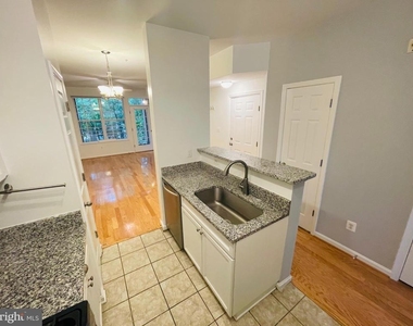 2665 Manhattan Place - Photo Thumbnail 6