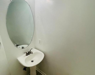 2665 Manhattan Place - Photo Thumbnail 11