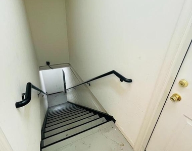 2665 Manhattan Place - Photo Thumbnail 13