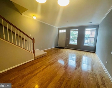 2665 Manhattan Place - Photo Thumbnail 2