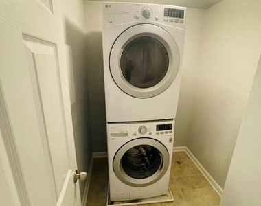 2665 Manhattan Place - Photo Thumbnail 27