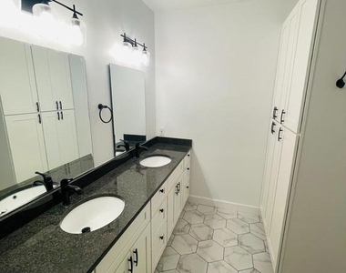 2665 Manhattan Place - Photo Thumbnail 20