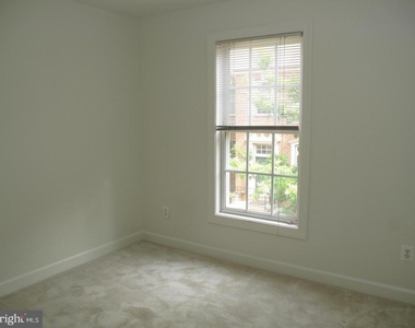 8176 Skelton Circle - Photo Thumbnail 13