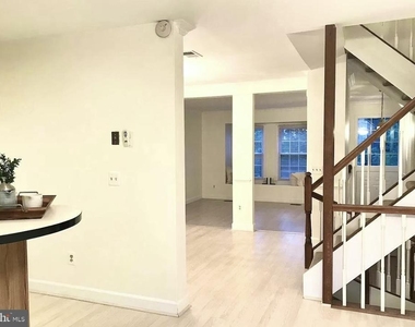 8043 Merry Oaks Court - Photo Thumbnail 5