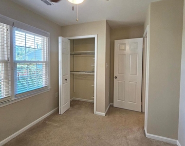 6413 Four Oaks Lane - Photo Thumbnail 28