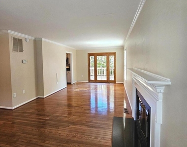 6413 Four Oaks Lane - Photo Thumbnail 7