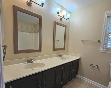 6413 Four Oaks Lane - Photo Thumbnail 22