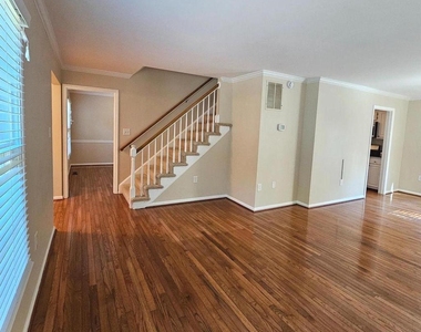 6413 Four Oaks Lane - Photo Thumbnail 6