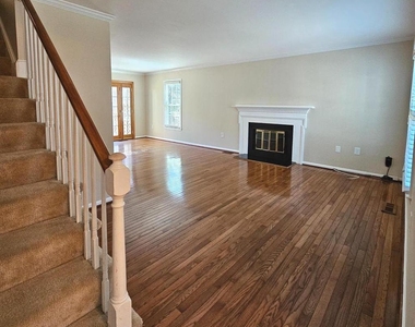 6413 Four Oaks Lane - Photo Thumbnail 5