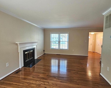 6413 Four Oaks Lane - Photo Thumbnail 10