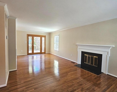 6413 Four Oaks Lane - Photo Thumbnail 8