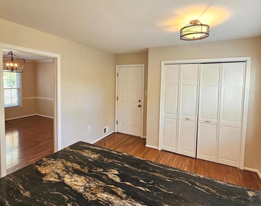 6413 Four Oaks Lane - Photo Thumbnail 13