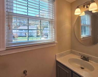 6413 Four Oaks Lane - Photo Thumbnail 4