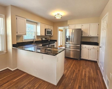 6413 Four Oaks Lane - Photo Thumbnail 11