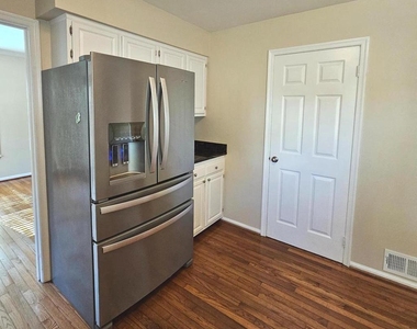 6413 Four Oaks Lane - Photo Thumbnail 14