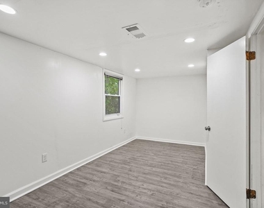 9086 Brook Ford Road - Photo Thumbnail 15