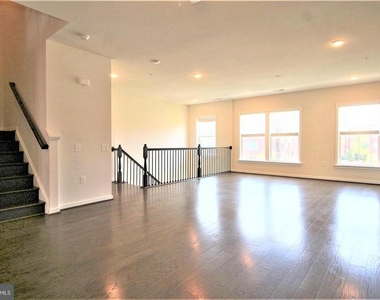 3974 Norton Place - Photo Thumbnail 4